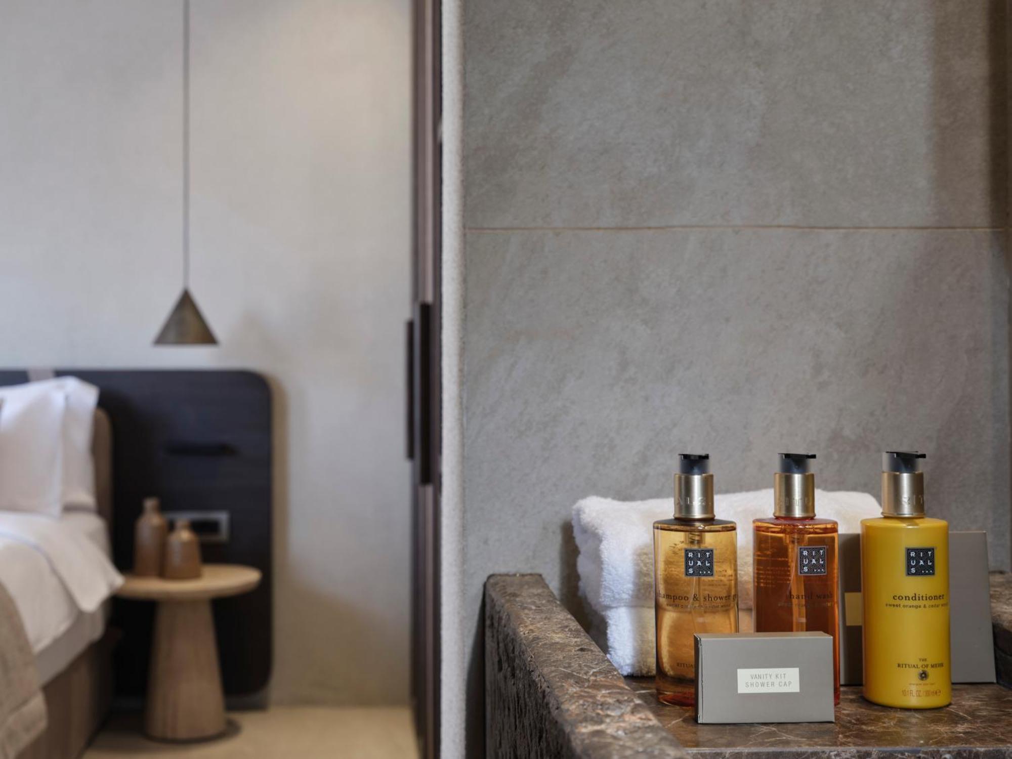 Alaso Design Suites Fira  Bagian luar foto