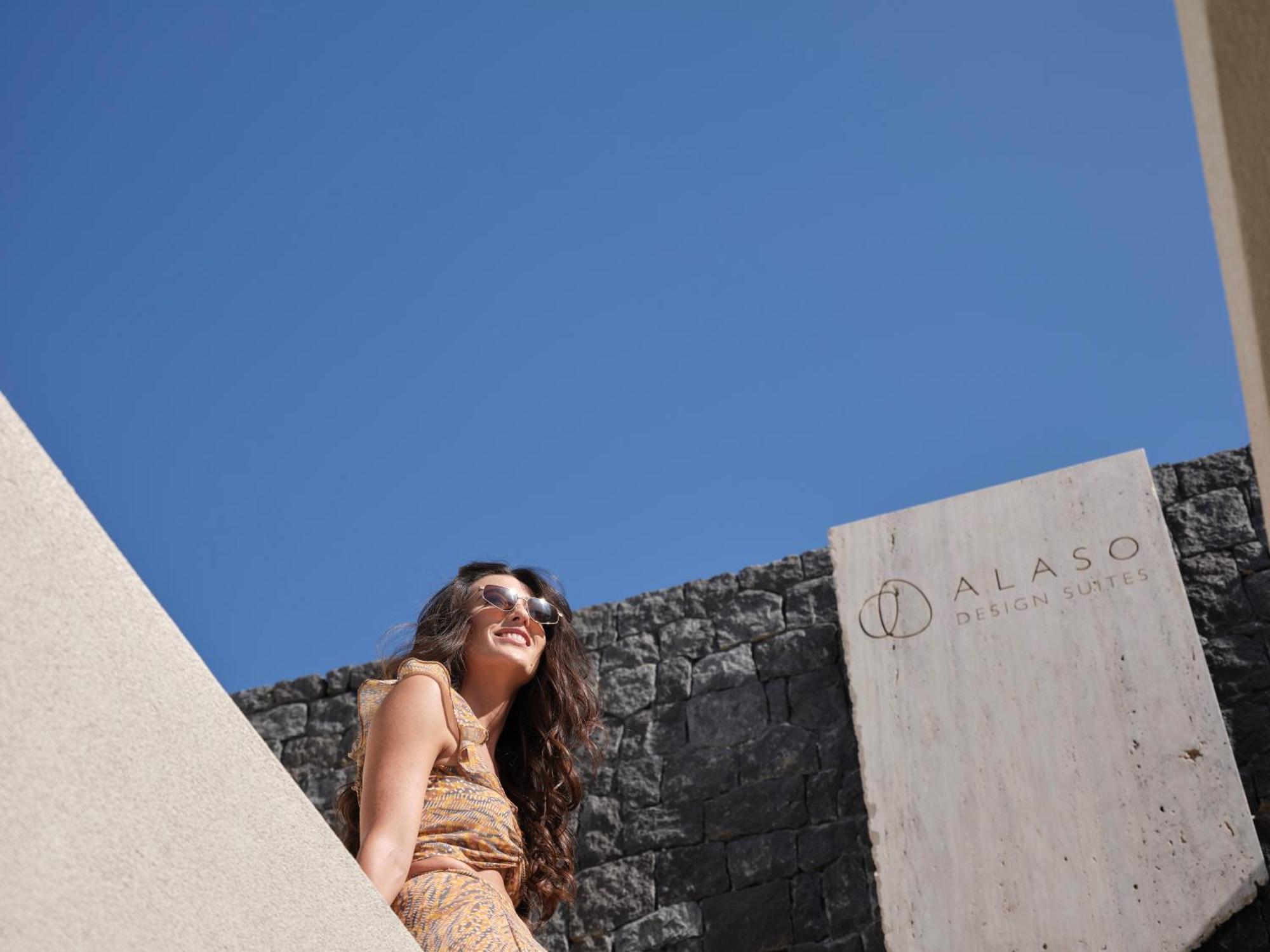 Alaso Design Suites Fira  Bagian luar foto